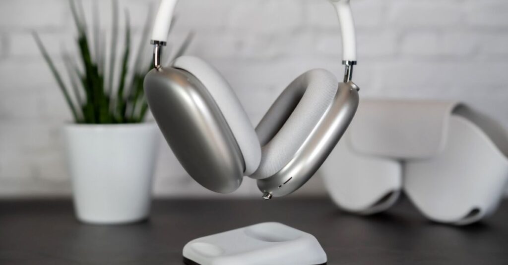 Can You Use AirPods Max While Charging-min